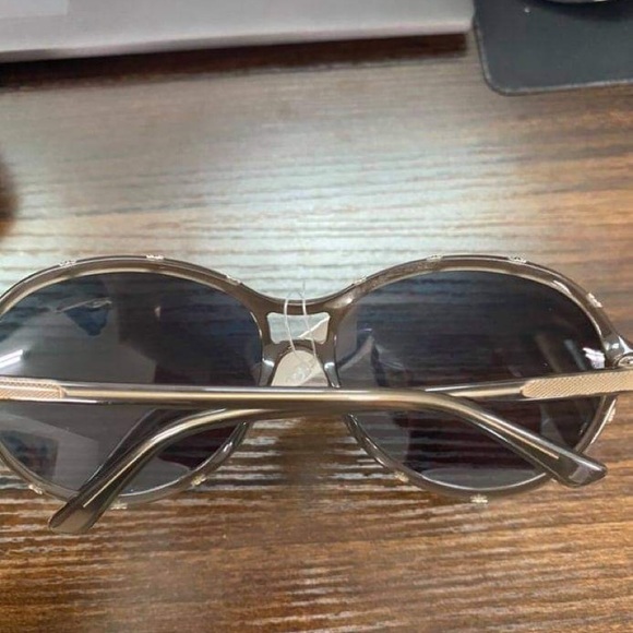 Chanel sunglasses - Picture 6 of 9